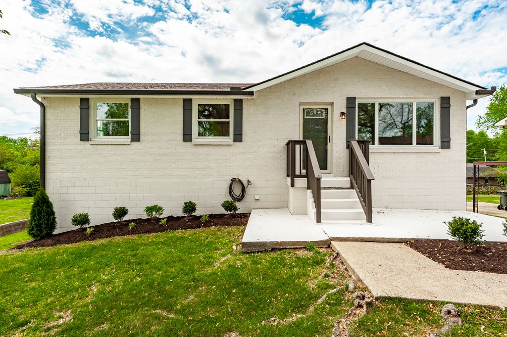 709 Perry Dr, Springfield, TN 37172