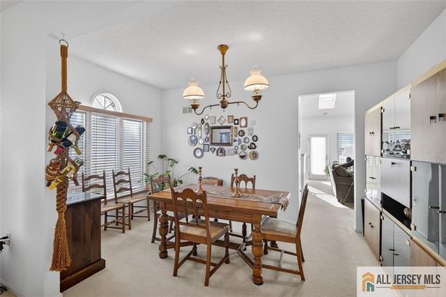 12 Wellington Place, Monroe, NJ 08831