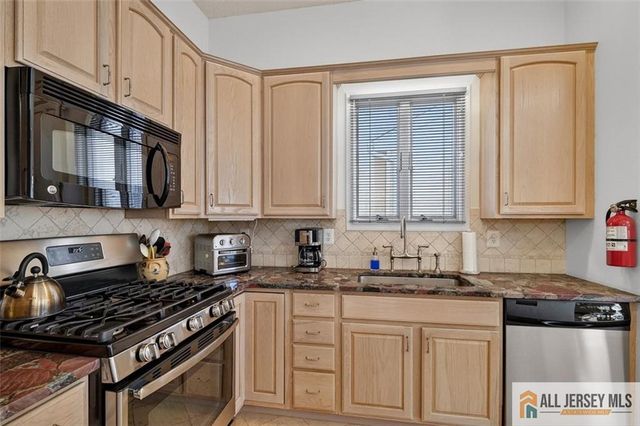 12 Wellington Place, Monroe, NJ 08831