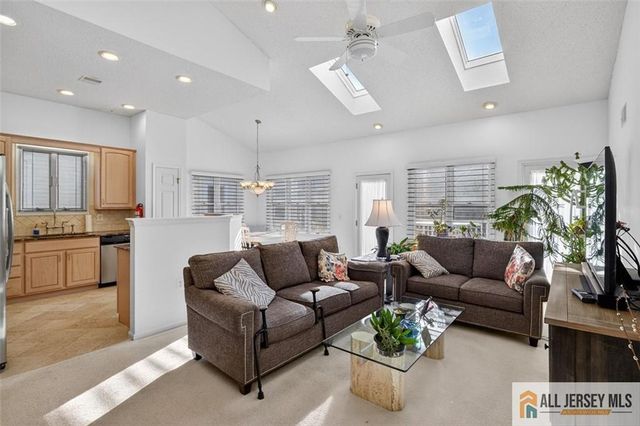 12 Wellington Place, Monroe, NJ 08831