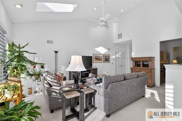 12 Wellington Place, Monroe, NJ 08831