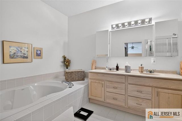 12 Wellington Place, Monroe, NJ 08831