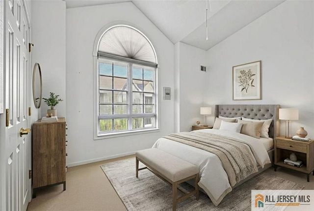 12 Wellington Place, Monroe, NJ 08831