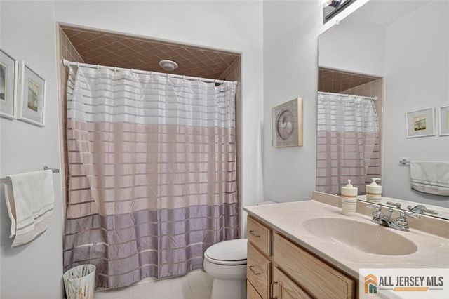 12 Wellington Place, Monroe, NJ 08831