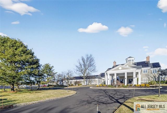 12 Wellington Place, Monroe, NJ 08831