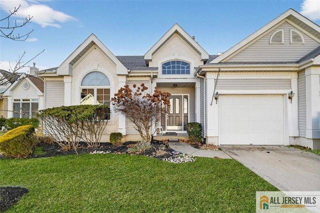 12 Wellington Place, Monroe, NJ 08831