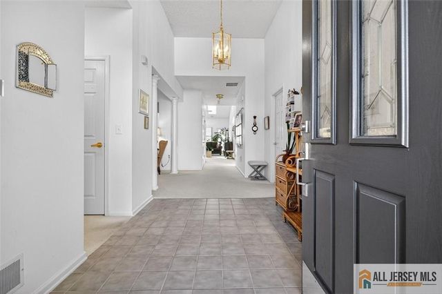 12 Wellington Place, Monroe, NJ 08831