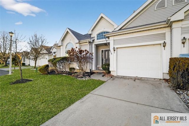 12 Wellington Place, Monroe, NJ 08831