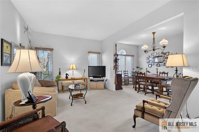 12 Wellington Place, Monroe, NJ 08831