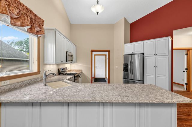 5845 Oakgreen Court N, Stillwater, MN 55082