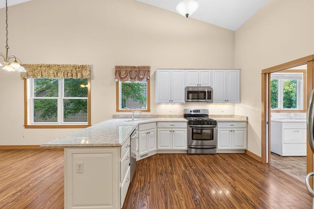5845 Oakgreen Court N, Stillwater, MN 55082