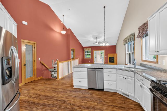 5845 Oakgreen Court N, Stillwater, MN 55082