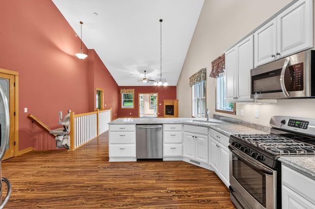 5845 Oakgreen Court N, Stillwater, MN 55082