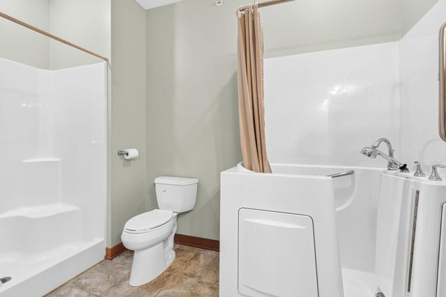 5845 Oakgreen Court N, Stillwater, MN 55082