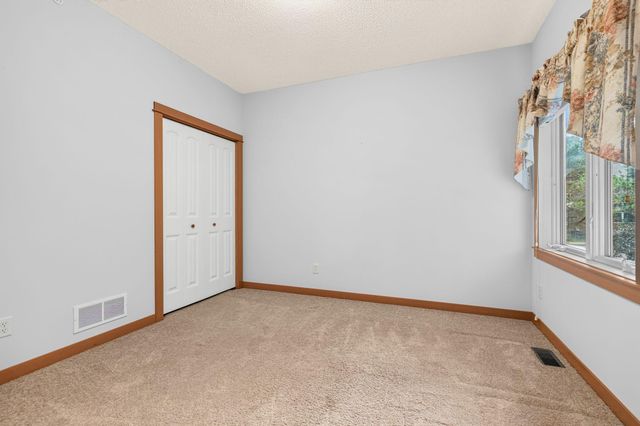 5845 Oakgreen Court N, Stillwater, MN 55082