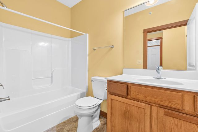 5845 Oakgreen Court N, Stillwater, MN 55082