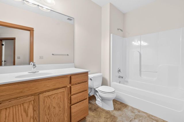 5845 Oakgreen Court N, Stillwater, MN 55082