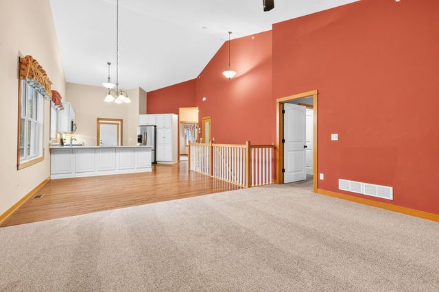 5845 Oakgreen Court N, Stillwater, MN 55082