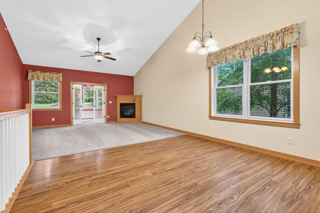 5845 Oakgreen Court N, Stillwater, MN 55082