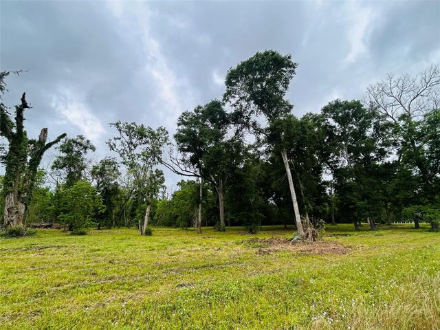 1214 Chuckwagon Court, Angleton, TX 77515
