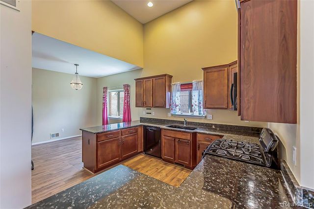 20605 Golf Ridge Circle, Livonia, MI 48152