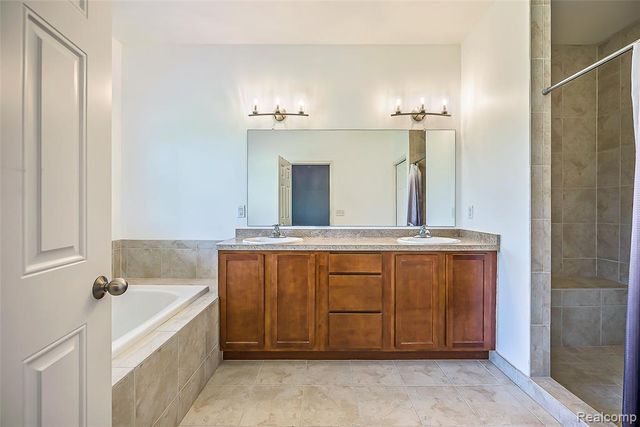 20605 Golf Ridge Circle, Livonia, MI 48152