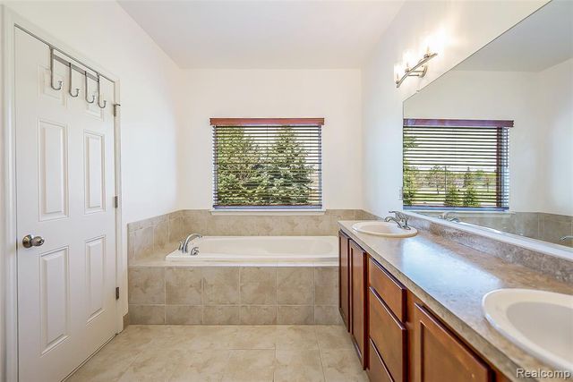 20605 Golf Ridge Circle, Livonia, MI 48152