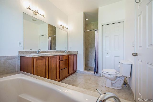 20605 Golf Ridge Circle, Livonia, MI 48152