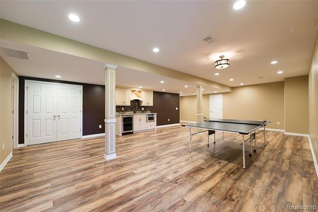 20605 Golf Ridge Circle, Livonia, MI 48152