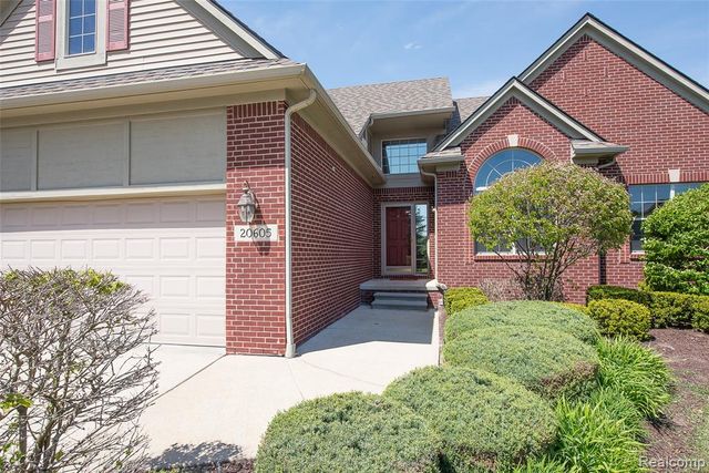 20605 Golf Ridge Circle, Livonia, MI 48152