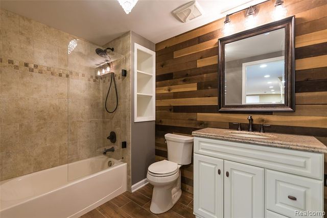 20605 Golf Ridge Circle, Livonia, MI 48152