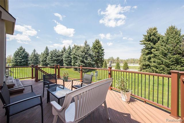 20605 Golf Ridge Circle, Livonia, MI 48152