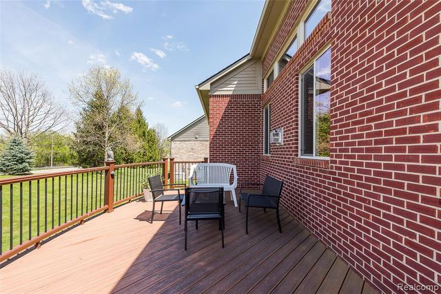 20605 Golf Ridge Circle, Livonia, MI 48152