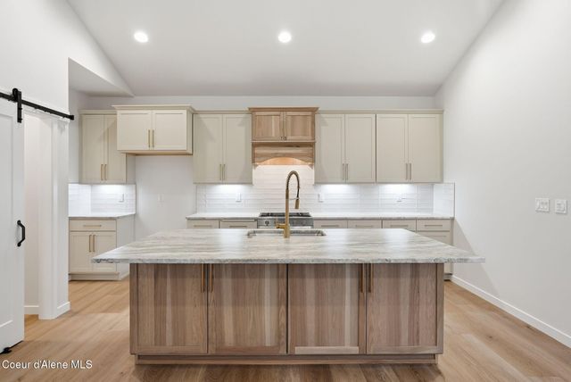 3322 N CLAREMONT DR, Post Falls, ID 83854