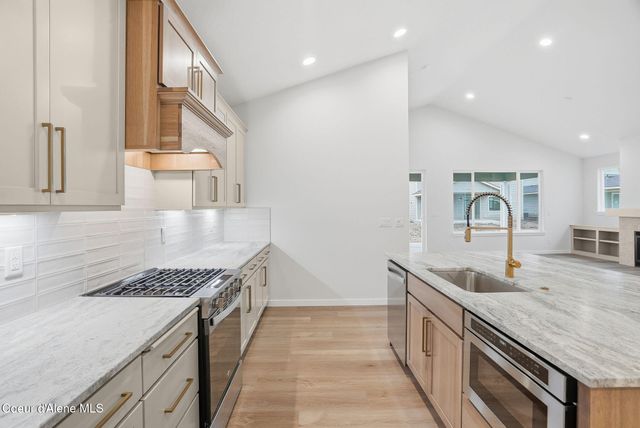 3322 N CLAREMONT DR, Post Falls, ID 83854