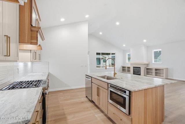 3322 N CLAREMONT DR, Post Falls, ID 83854