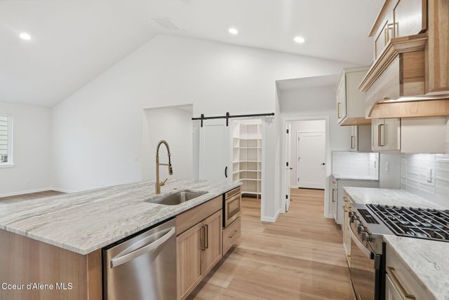 3322 N CLAREMONT DR, Post Falls, ID 83854