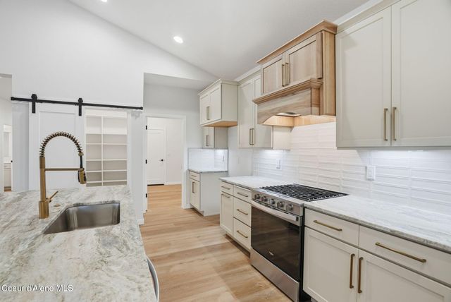 3322 N CLAREMONT DR, Post Falls, ID 83854