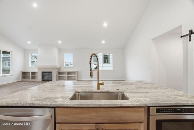 3322 N CLAREMONT DR, Post Falls, ID 83854