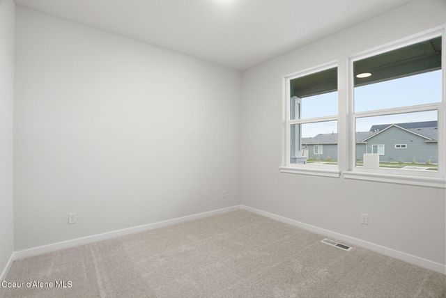 3322 N CLAREMONT DR, Post Falls, ID 83854