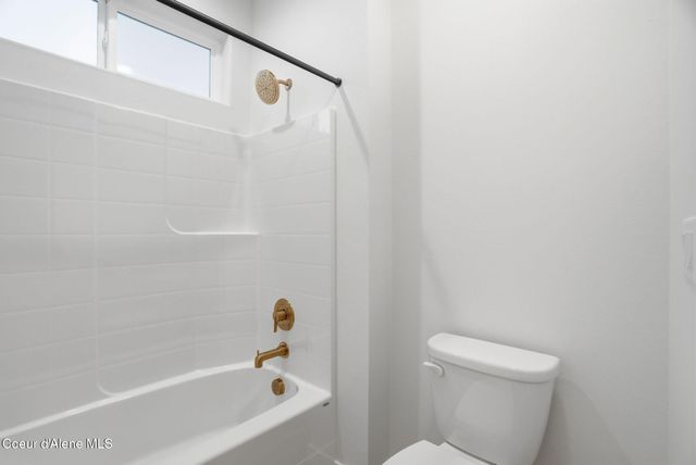 3322 N CLAREMONT DR, Post Falls, ID 83854