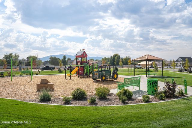 3322 N CLAREMONT DR, Post Falls, ID 83854