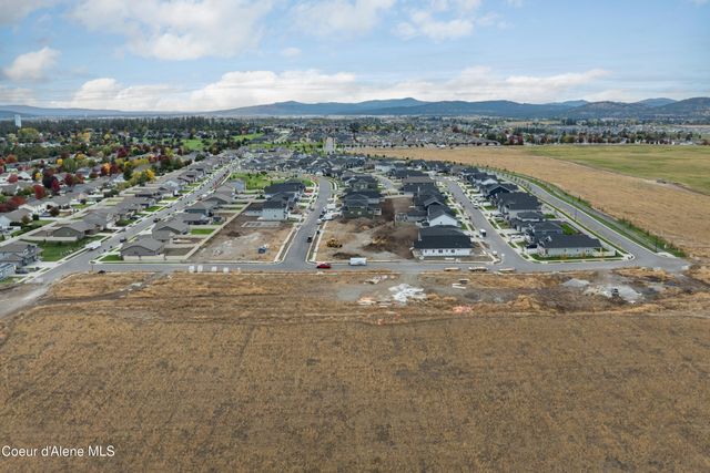 3322 N CLAREMONT DR, Post Falls, ID 83854