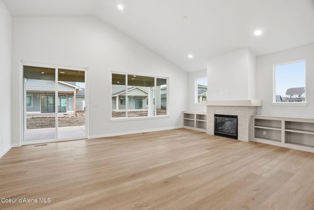 3322 N CLAREMONT DR, Post Falls, ID 83854