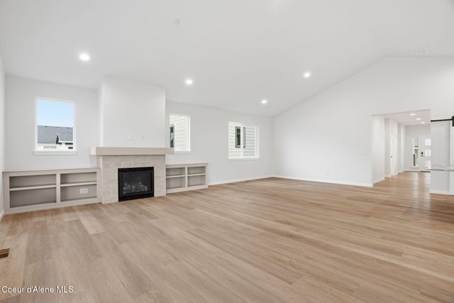 3322 N CLAREMONT DR, Post Falls, ID 83854