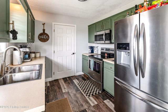 201 Ashley Blvd, Shepherdsville, KY 40165