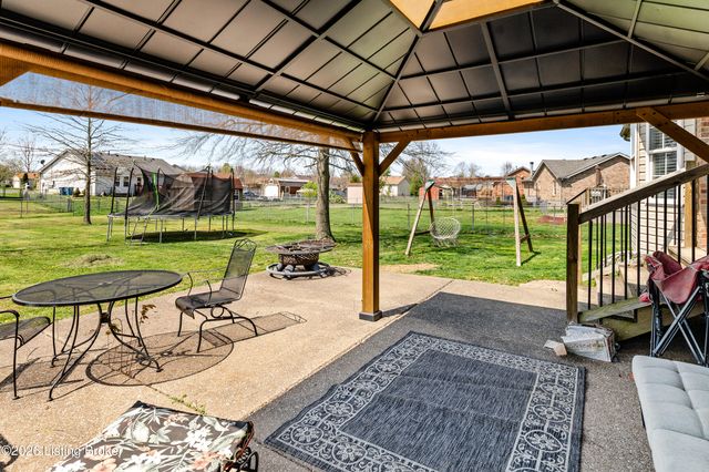 201 Ashley Blvd, Shepherdsville, KY 40165