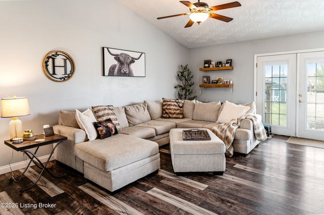 201 Ashley Blvd, Shepherdsville, KY 40165