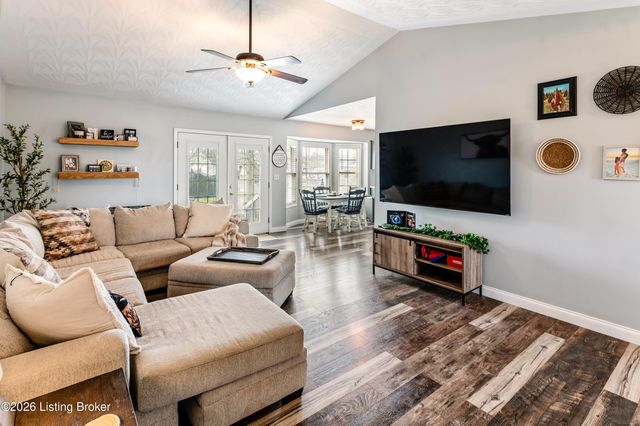 201 Ashley Blvd, Shepherdsville, KY 40165