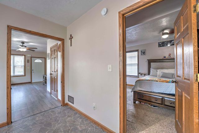 1021 NW 7th Ave NW, Minot, ND 58703